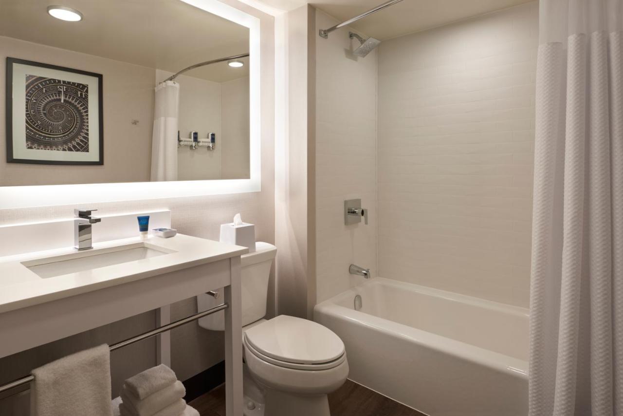 Four Points By Sheraton Toronto Airport East Extérieur photo