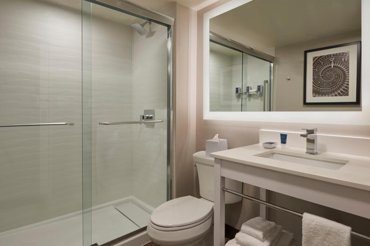 Four Points By Sheraton Toronto Airport East Extérieur photo